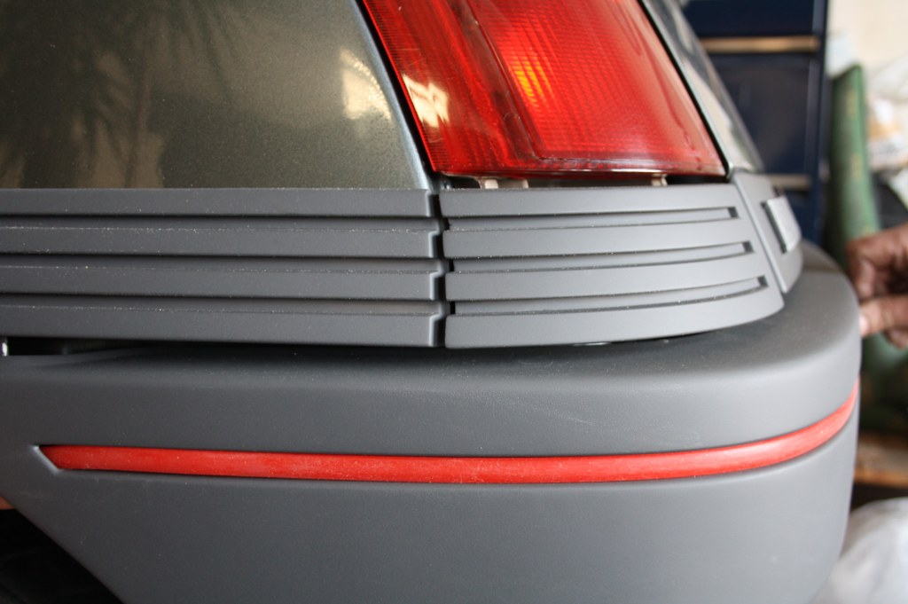 Patte - support de pare-chocs arrière RENAULT SUPER 5 GT TURBO kit de 2 -  Une de Sauvée